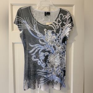 New Directions Gray and White Graphic Short Sleeve Tee Size Large NWT